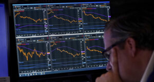 Индексите в Ню Йорк поеха надолу в началото на търговията