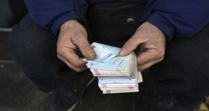 Иранската валута поевтиня до рекордно ниско равнище спрямо долара