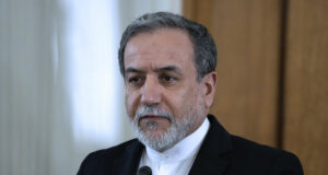 Иранският външен министър пристигна в Оман за третия кръг преговори със САЩ