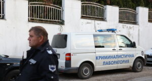 Полиция пред "сараите" на Доган в Бояна