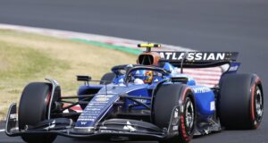 Карлос Сайнс-младши слезе три места надолу в стартовата решетка преди Гран При на Япония във Формула 1 заради възпрепятстване на съперник