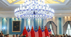 Китайският лидер Си Цзинпин обеща на Малайзия и Виетнам по-голям достъп до китайския пазар по време на обиколката си в Югоизточна Азия