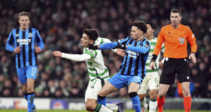 Комо ще активира откупната клауза на защитника на Барселона Алекс Вайе