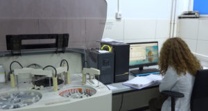 КосоваПрес: Биохимичната лаборатория в Пея е дигитализирана и пациентите получават резултатите си онлайн