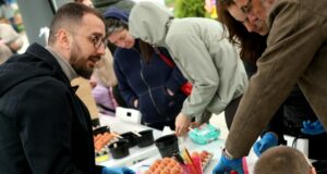 Малчугани мериха сили в "Голямото великденско боядисване на яйца“ в столичния квартал "Младост" 3