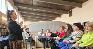 Мария Лалева представи в Самоков романа си „Пътища от огън“, определяйки го като "мъжки"