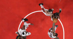 Маями и Мемфис са последните два участника в плейофите на НБА