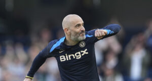 Мениджърът на Челси Енцо Мареска заяви, че очаква Ромео Лавия и Марк Гиу скоро да се завърнат в игра