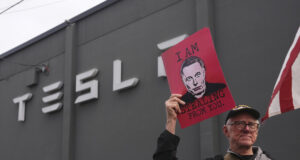 Мъск: От май ще посветя повече време на "Тесла"