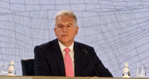 На въпрос на БТА: 
                                                                                                МВФ очаква България да се присъедини към еврозоната през 2026 г., заяви директорът на европейския департамент на Фонда Алфред Камер