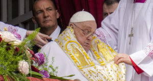 На последната си изява вчера папа Франциск е бил с омофор от България