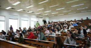 Над 350 кандидат-студенти се явиха на предварителния изпит по химия в Тракийския университет в Стара Загора