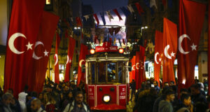 Над 90 милиона души са посетили централния истанбулски булевард „Истиклял“ през 2024 г.