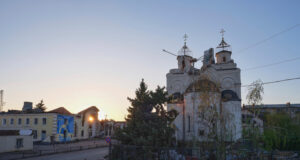 Най-малко трима души бяха убити при руски удари в Донецка област, каза украинската прокуратура