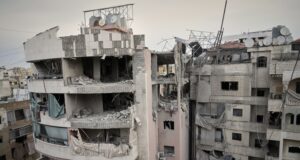 Най-малко трима души загинаха в Бейрут при израелски удар, чиято мишена е бил боец на "Хизбула"