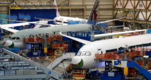 ОБЗОР
                                                                                                Търговската война между САЩ и Китай предизвиква сътресения в авиационната индустрия