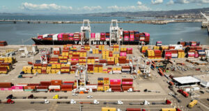 ОБНОВЕНА Широкообхватните глобални мита на Доналд Тръмп влязоха в сила от днес, най-високите от тях ще започнат да се събират от 9 април