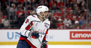 Овечкин се доближи на три попадения от подобряването на голмайсторския рекорд в НХЛ, Каролина и Торонто си осигуриха място в плейофите