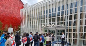 Опашка от посетители пред българския павилион в първия ден на ЕКСПО 2025 в Осака