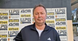 Опитваме се да направим нужните корекции и да повдигнем духа на футболистите, каза наставникът на Миньор Перник Ангел Червенков