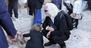 Основателят на "Уикилийкс" Джулиан Асандж присъства на погребението на папа Франциск