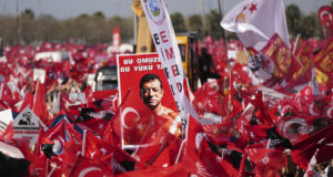 Основната опозиционна партия в Турцуя ще проведе извънреден конгрес на фона на масовите протести срещу ареста и отстраняването на кмета на Истанбул