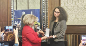 Преводачът от румънски Лора Ненковска получи орден "Културни заслуги” с ранг "Офицер" за укрепване на връзките между Румъния и България