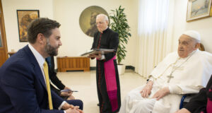 Приетият от папата вчера вицепрезидент на САЩ изказа съболезнования на християнския свят след кончината на Франциск