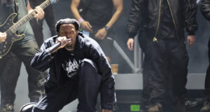 Рапърът Плейбой Карти се завърна на челна позиция в класацията на "Билборд" за албуми