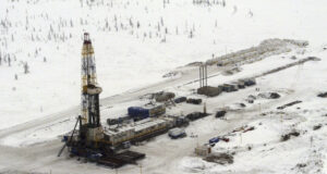 Рафинерия на "Роснефт" в Далечния изток се запали; пожарът е овладян