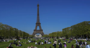 Ремонтът на Айфеловата кула вече е във финалния етап