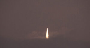 Руски спътник, свързан с програма за ядрени оръжия, се върти неконтролируемо, казаха американски анализатори