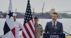 САЩ ще си върнат влиянието върху Панамския канал от Китай, заяви американският министър на отбраната