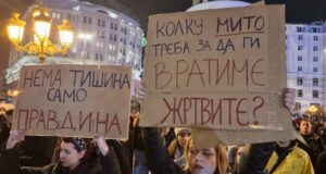 Семействата на жертвите от пожара в Кочани, Република Северна Македония, организираха пореден протест