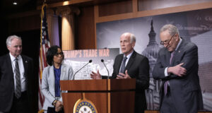 Сенатът на САЩ прие законопроект за премахване на митата на Доналд Тръмп за Канада