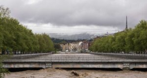 Трима души загинаха в Италия след проливни валежи, а Швейцария беше затрупана от сняг