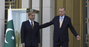 Турският президент Реджеп Тайип Ердоган и пакистанският премиер Шехбаз Шариф обсъдиха двустранните отношения в Анкара