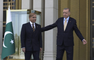 Турският президент Реджеп Тайип Ердоган и пакистанският премиер Шехбаз Шариф обсъдиха двустранните отношения в Анкара