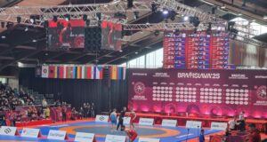 Украйна взе голям аванс в класирането по медали на Европейското първенство по борба в Букурещ след нови две титли при дамите, гъркинята Мария Преволараки спечели злато от 15-ия опит