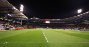 Феновете на Стандарт Лиеж откриха опасни предмети под седалките си на мач от белгийското първенство