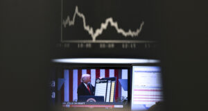 Финансовите министри на ЕС обсъждат как да се възползват от отсрочката в митническата политика на САЩ