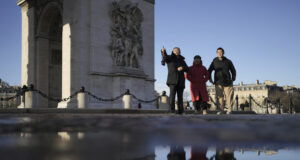 Френската прокуратура задържа трима души по обвинение в отвличане на противник на режима в Алжир