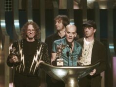 R.E.M. преиздаде дебютния си сингъл в подкрепа на Радио Свободна Европа