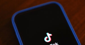 "Обнови Европа" алармира във връзка с твърдения за пристрастност на алгоритъма на ТикТок преди втория тур на президентските избори в Румъния