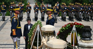 Аджерпрес: Имаме задължение да продължим да живеем в достойна, обединена и уважавана страна, каза румънският президент Никушор Дан