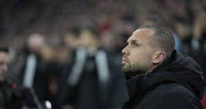 Аякс е постигнал уговорка с Джон Хейтинга да бъде следващият треньор на отбора