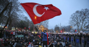 Близо 160 000 души участваха в поредния протест в Истанбул в подкрепа на арестувания кмет на града Екрем Имамоглу