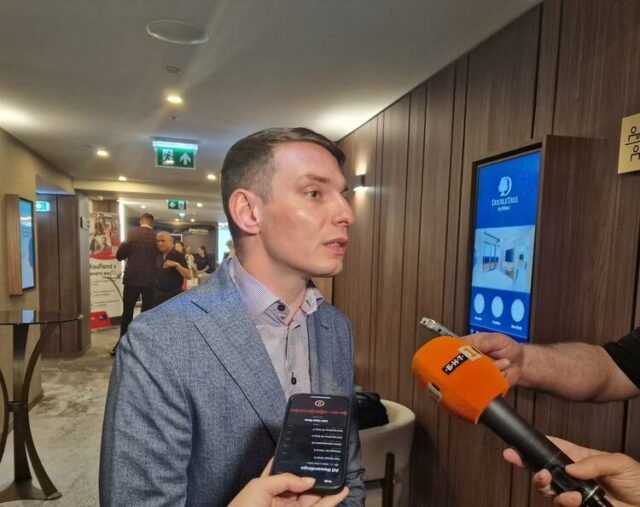 България е сред държавите в ЕС, които инвестират най-малко в съществуващите си работници, каза Адриан Николов, старши икономист в ИПИ