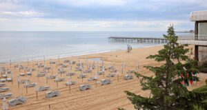 Българските плажове и пристанища със "Син флаг" за Лято 2025
                                                                                                Плажът в комплекс Слънчев ден е носител на престижното отличие "Син флаг" от 1996 година