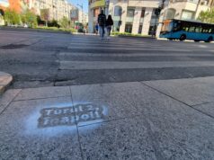 В деня, в който румънците избират президент на първи тур, Букурещ осъмна с надписи "Върнете втори тур"